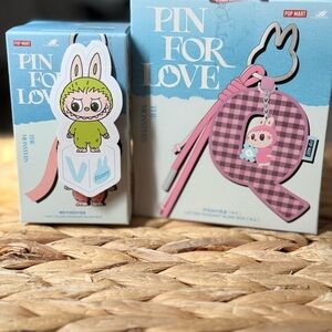 Pop Mart Monsters – Letter V Pin For Love Bundle
